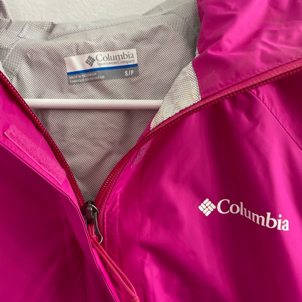Women’s Columbia rain jacket - Picture 2 of 4